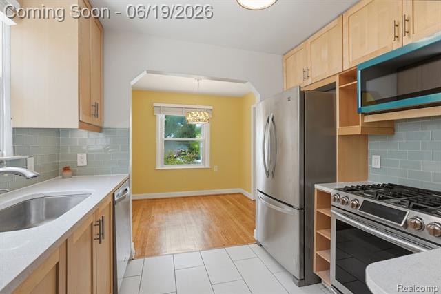Builiding view seven for 808 N Edison, Royal Oak, MI. 48067
