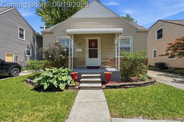 front view for 808 N Edison Ave, Royal Oak, Mi. 48067