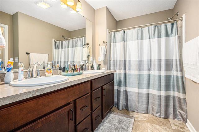 Builiding view six for 5834 Nile, Grandville, MI. 49418