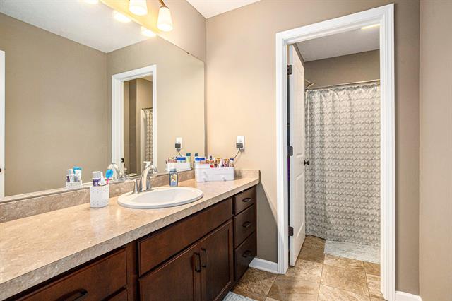 Builiding view twenty one for 5834 Nile, Grandville, MI. 49418