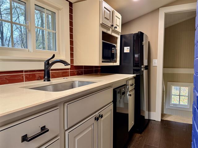 Builiding view nine for 2150 Kinsey, Muskegon, MI. 49441