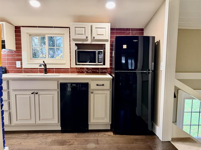 Builiding view ten for 2150 Kinsey, Muskegon, MI. 49441