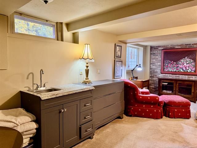 Builiding view twenty one for 2150 Kinsey, Muskegon, MI. 49441