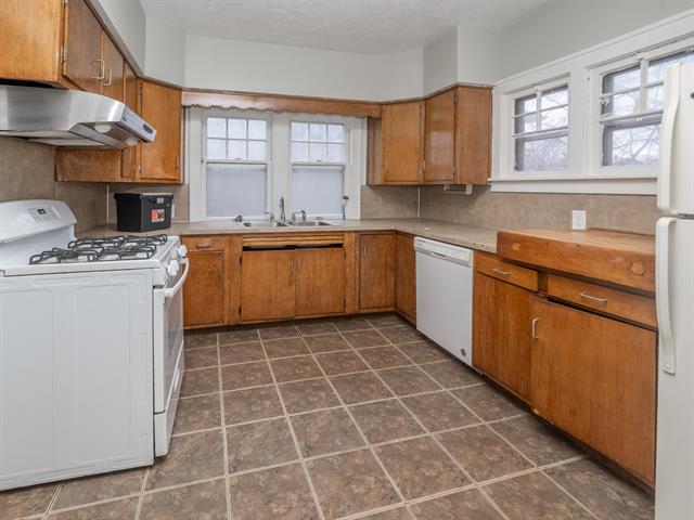 Builiding view five for 915 Walwood, Kalamazoo, MI. 49007