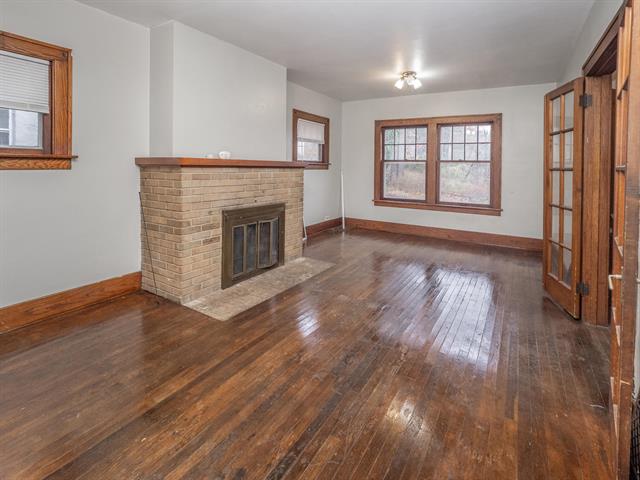 Builiding view one for 915 Walwood, Kalamazoo, MI. 49007