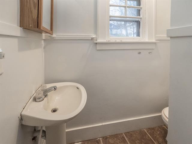 Builiding view six for 915 Walwood, Kalamazoo, MI. 49007