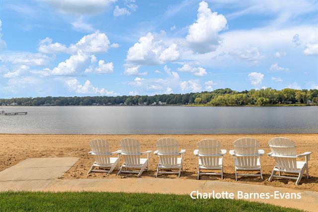 Builiding view forty for 930 Lake, Whitehall, MI. 49461