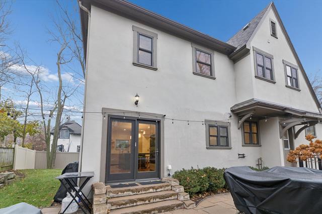 Builiding view forty eight for 1824 Sherman, Grand Rapids, MI. 49506