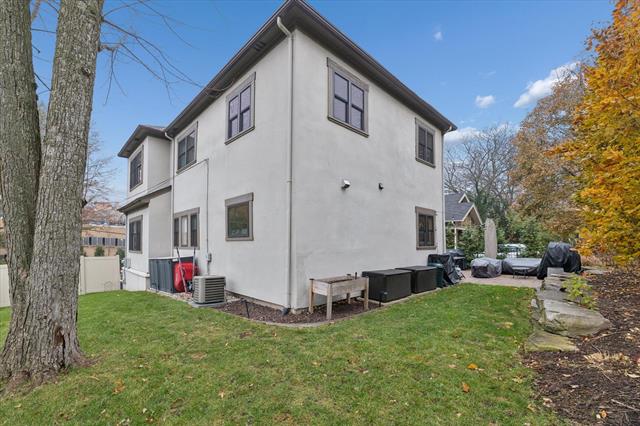 Builiding view forty seven for 1824 Sherman, Grand Rapids, MI. 49506