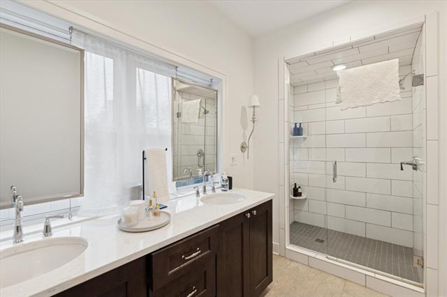 Builiding view thirty three for 1824 Sherman, Grand Rapids, MI. 49506