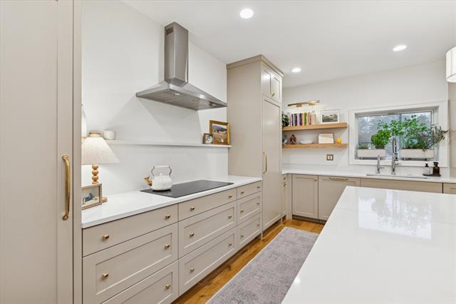 Builiding view twenty one for 1824 Sherman, Grand Rapids, MI. 49506