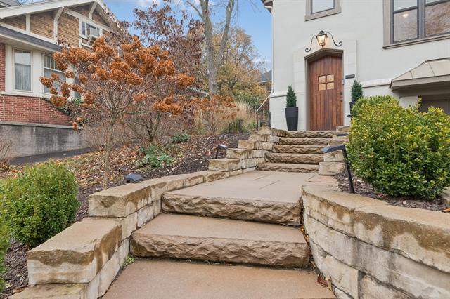 Builiding view two for 1824 Sherman, Grand Rapids, MI. 49506