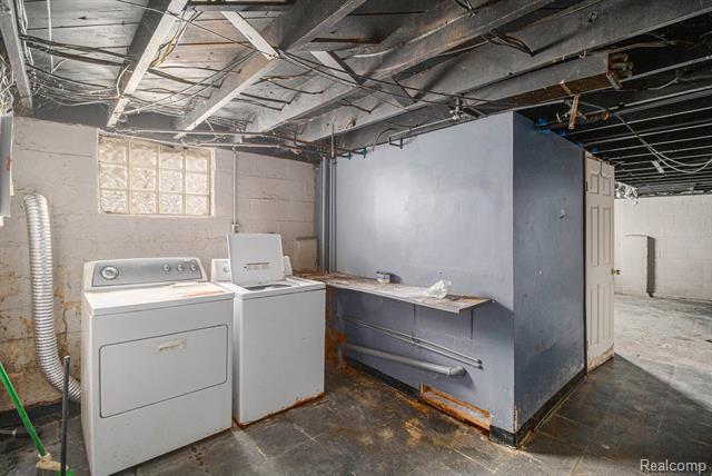 Builiding view seventeen for 3952 Greenfield, Berkley, MI. 48072