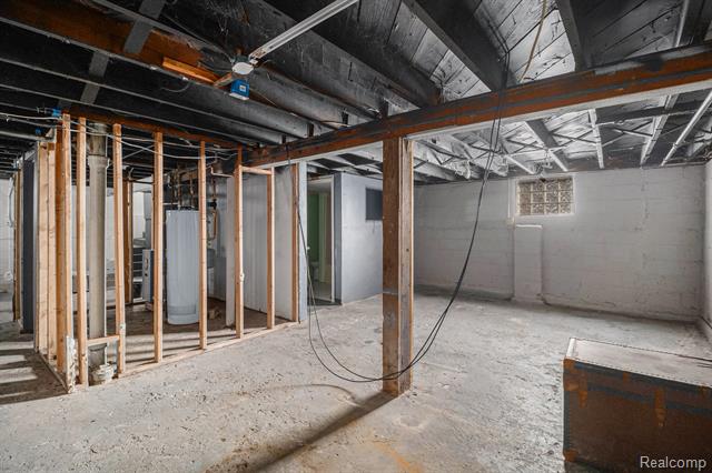 Builiding view sixteen for 3952 Greenfield, Berkley, MI. 48072