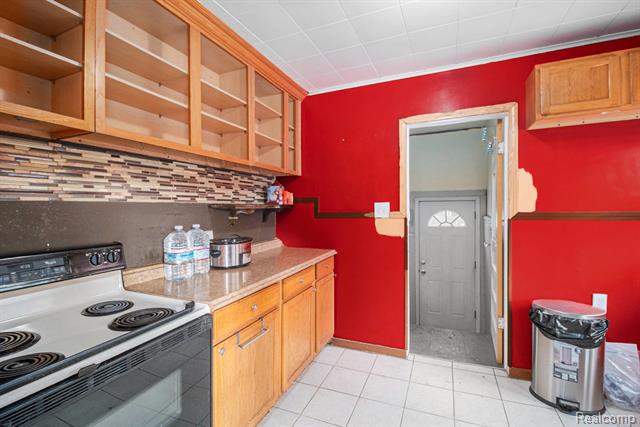 Builiding view ten for 3952 Greenfield, Berkley, MI. 48072