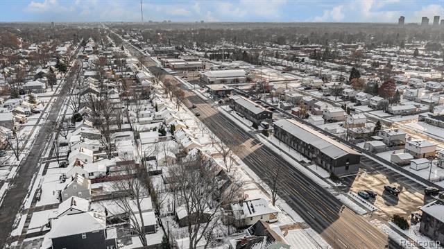 Builiding view twenty seven for 3952 Greenfield, Berkley, MI. 48072