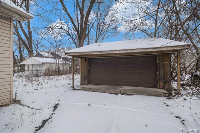 Builiding view twenty two for 3952 Greenfield, Berkley, MI. 48072