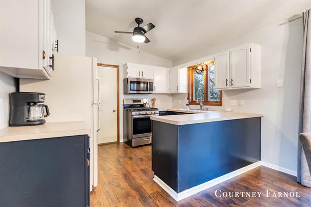 Builiding view eleven for 5795 Brookfarm, Grand Rapids, MI. 49508