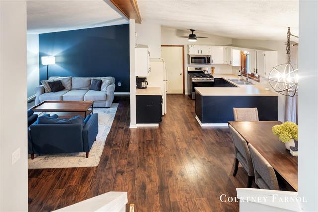 Builiding view six for 5795 Brookfarm, Grand Rapids, MI. 49508