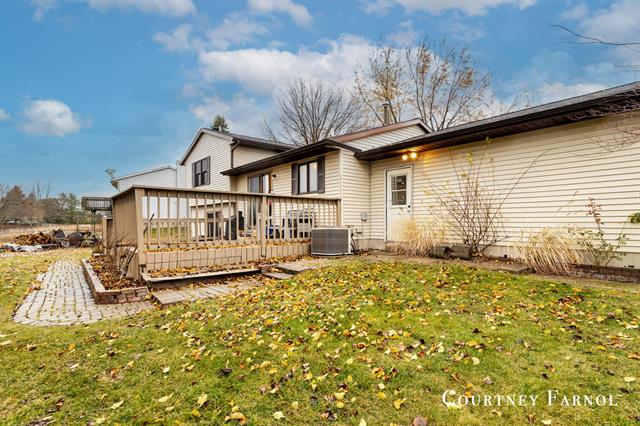 Builiding view thirty three for 5795 Brookfarm, Grand Rapids, MI. 49508