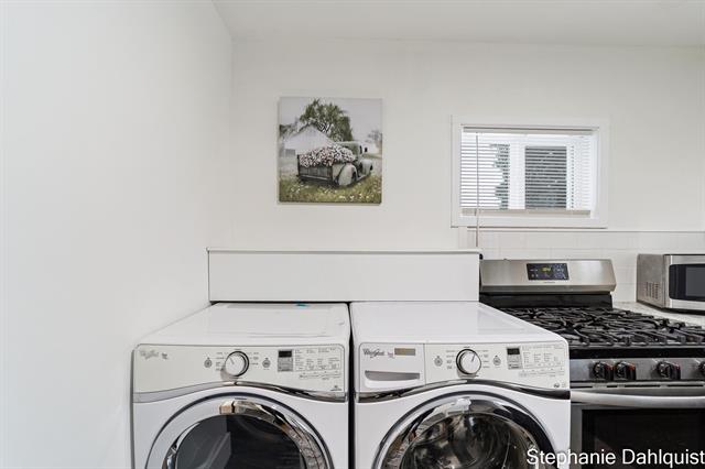 Builiding view nine for 326 Mason, Muskegon, MI. 49441