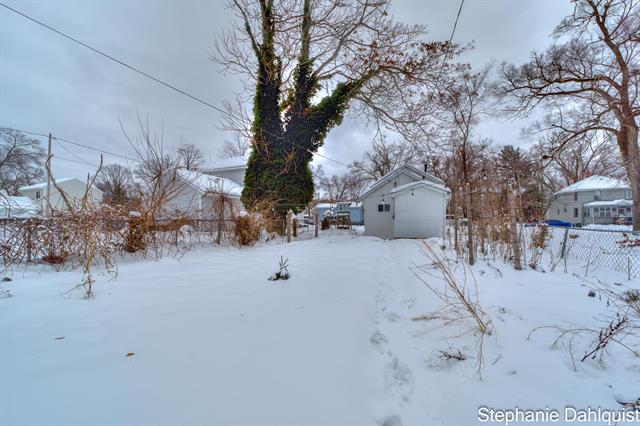 Builiding view twenty one for 326 Mason, Muskegon, MI. 49441