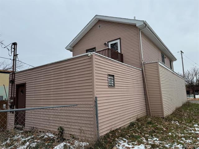 Builiding view forty two for 710 Martin Luther King Jr, Jackson, MI. 49203