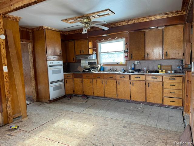 Builiding view seven for 710 Martin Luther King Jr, Jackson, MI. 49203