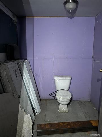 Builiding view seventeen for 710 Martin Luther King Jr, Jackson, MI. 49203