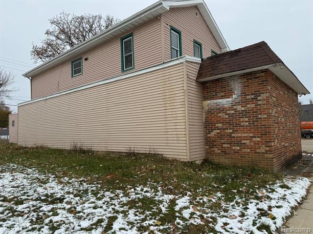 Builiding view thirty eight for 710 Martin Luther King Jr, Jackson, MI. 49203