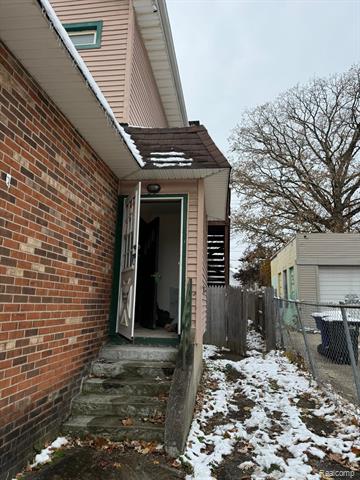 Builiding view thirty seven for 710 Martin Luther King Jr, Jackson, MI. 49203