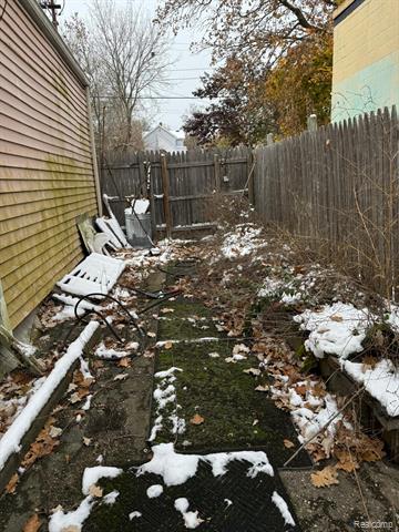 Builiding view thirty three for 710 Martin Luther King Jr, Jackson, MI. 49203