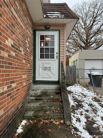 Builiding view thirty two for 710 Martin Luther King Jr, Jackson, MI. 49203