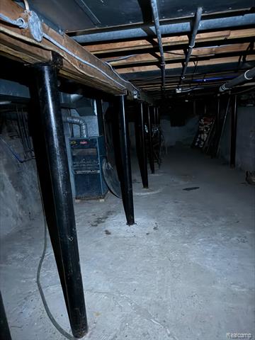 Builiding view twenty seven for 710 Martin Luther King Jr, Jackson, MI. 49203