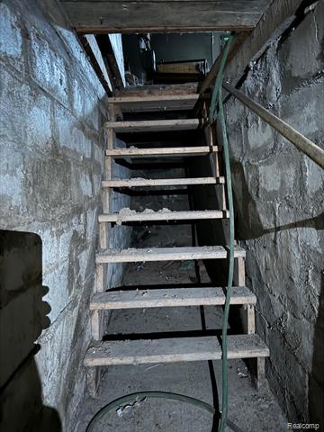 Builiding view twenty two for 710 Martin Luther King Jr, Jackson, MI. 49203