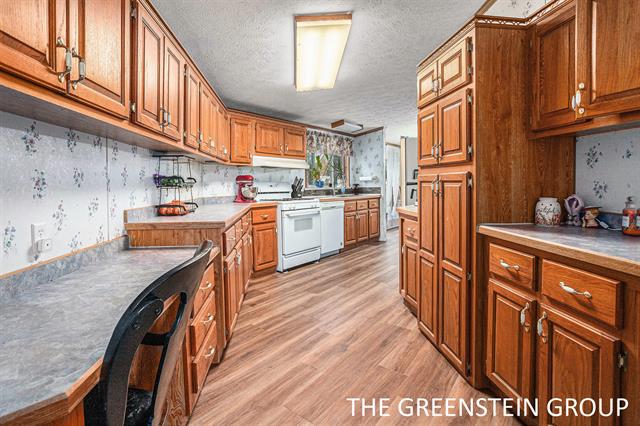 Builiding view five for 1585 Richards, Allegan, MI. 49010