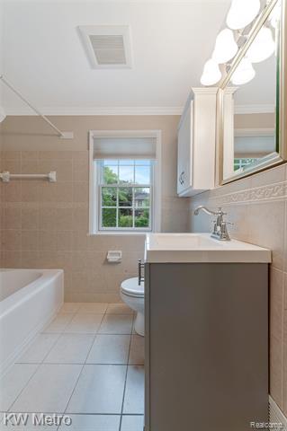 Builiding view forty eight for 2120 Vinsetta, Royal Oak, MI. 48073