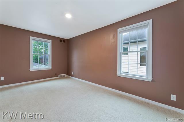 Builiding view forty four for 2120 Vinsetta, Royal Oak, MI. 48073