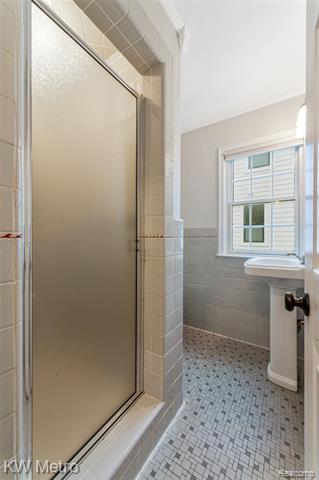 Builiding view thirty five for 2120 Vinsetta, Royal Oak, MI. 48073