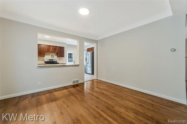 Builiding view twenty three for 2120 Vinsetta, Royal Oak, MI. 48073