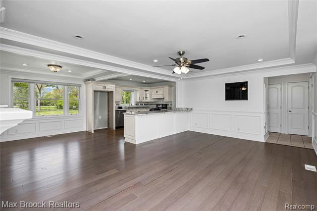 Builiding view eight for 30025 Vernon, Southfield, MI. 48076