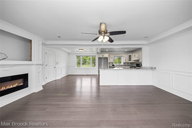 Builiding view eleven for 30025 Vernon, Southfield, MI. 48076
