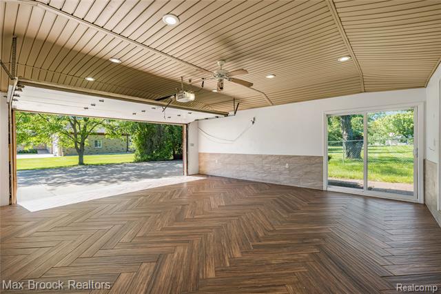 Builiding view fifty two for 30025 Vernon, Southfield, MI. 48076