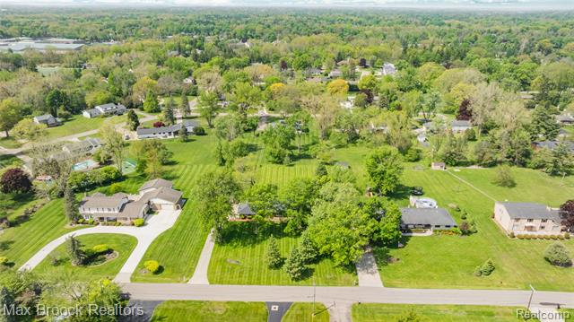 Builiding view forty three for 30025 Vernon, Southfield, MI. 48076