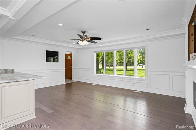 Builiding view ten for 30025 Vernon, Southfield, MI. 48076