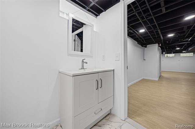Builiding view thirty five for 30025 Vernon, Southfield, MI. 48076