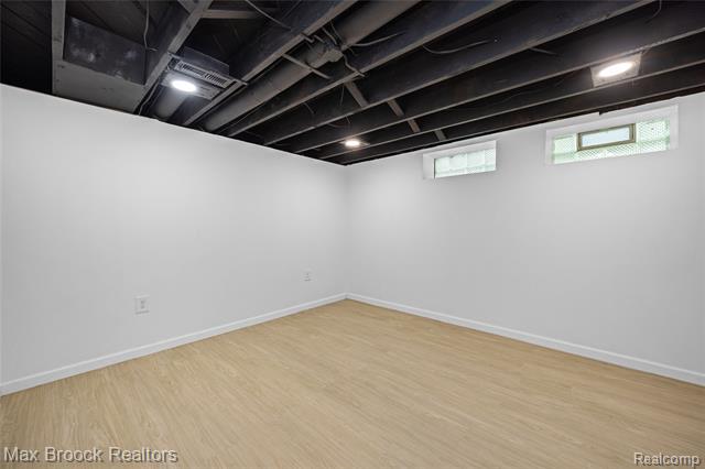 Builiding view thirty three for 30025 Vernon, Southfield, MI. 48076