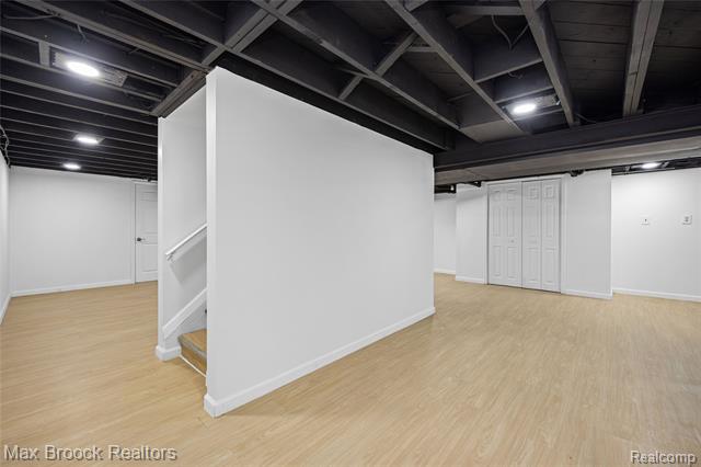 Builiding view twenty eight for 30025 Vernon, Southfield, MI. 48076