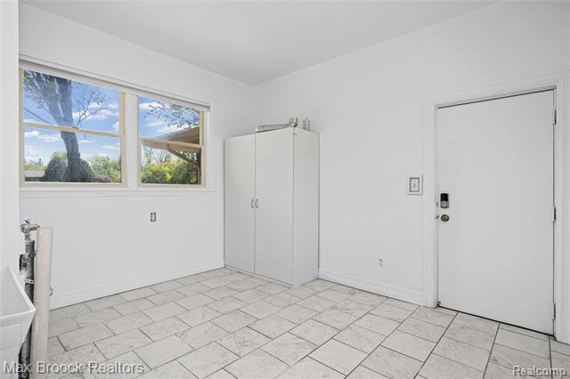 Builiding view twenty seven for 30025 Vernon, Southfield, MI. 48076