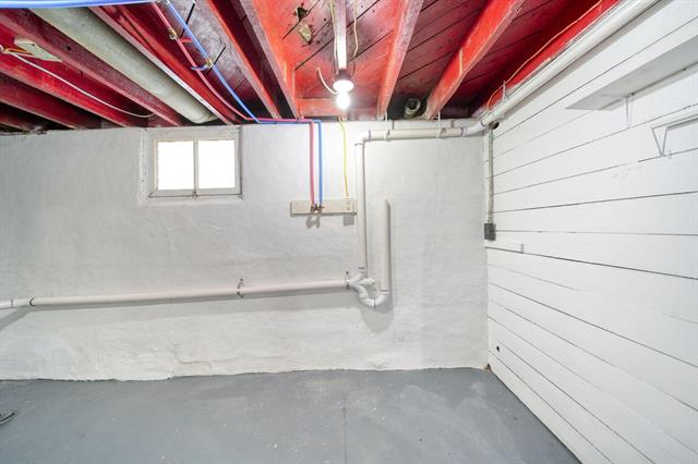 Builiding view thirty for 407 West, Jackson, MI. 49201